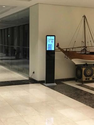 Wolnostojący cyfrowy kiosk reklamowy 21,5-65 cali 1920x1080 rozdzielczość