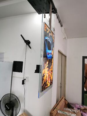 Cyfrowe oznakowanie z kątem widzenia 178 stopni, wielodotykowe, oferujące wydajność i zwiększoną atrakcyjność wizualną w przestrzeni publicznej