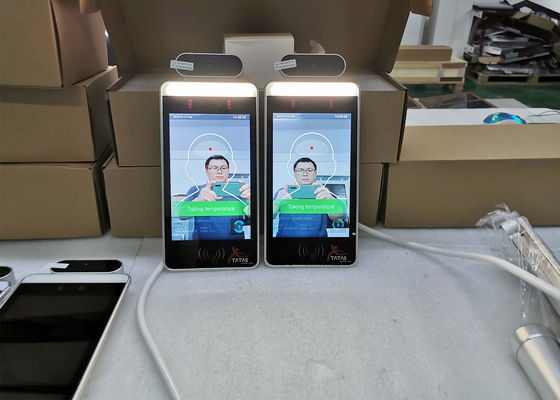 czarny 45 języków Czytnik kart RFID Stojak podłogowy Kiosk Automatyczna bramka do pomiaru temperatury termicznej Dostęp