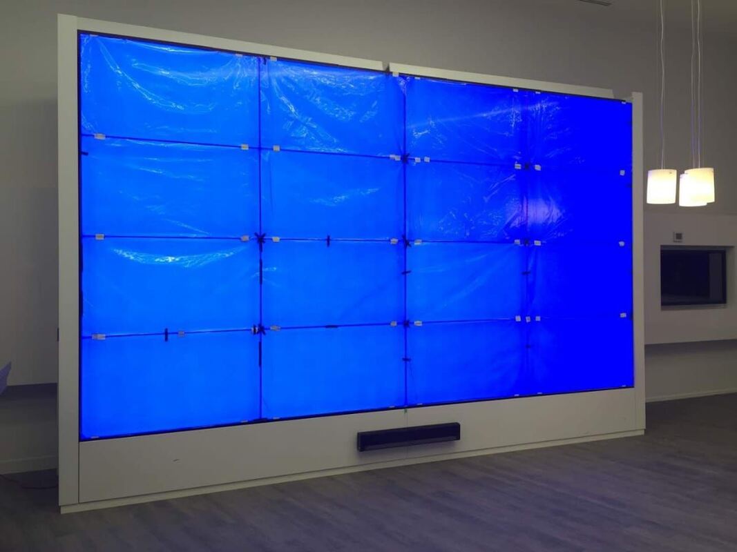 Wi-Fi Connectivity Touch-Screen Signage Display zintegrowany z 2GB RAM i 8GB ROM obsługującymi wszechstronne interaktywne platformy reklamowe