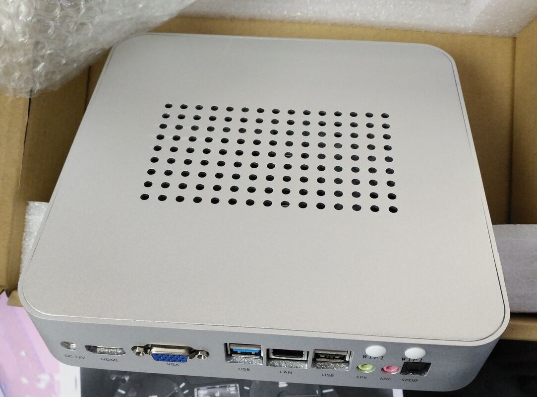 Rozdzielczość 1920 x 1080, wielodotykowy digital signage z dokładnością dotyku 2 mm i szerokim kątem widzenia 178 stopni dla lepszego doświadczenia użytkownika