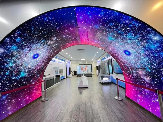 Montowany na ścianie 55-calowy telewizor Smart TV z zakrzywionym ekranem 4k OLED Ściana wideo