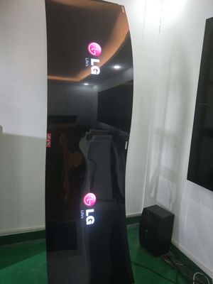 Grubość 3 mm 400cd / m2 1920x1080 Stojak podłogowy Ekran OLED